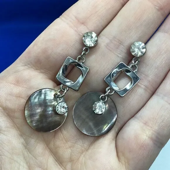 💛 Silver Tone Shell & Rhinestone Dangle Earrings - Picture 2 of 3